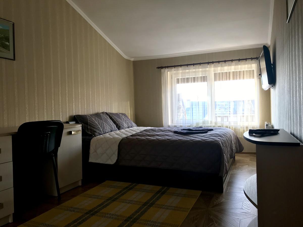 Panoramic View Top Floor Apartment In The City Center Moekatsjeve Buitenkant foto
