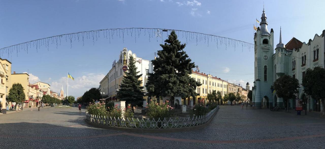 Panoramic View Top Floor Apartment In The City Center Moekatsjeve Buitenkant foto